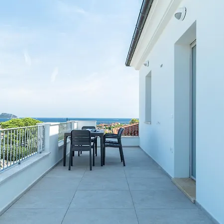 Апартаменты Le Conchiglie With Pool By Wonderful Italy *
